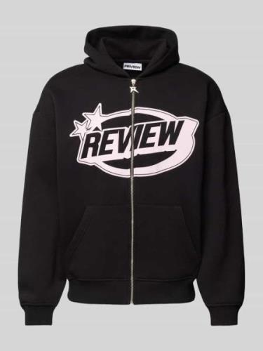 REVIEW Sweatjacke mit Label-Print in Black, Größe L