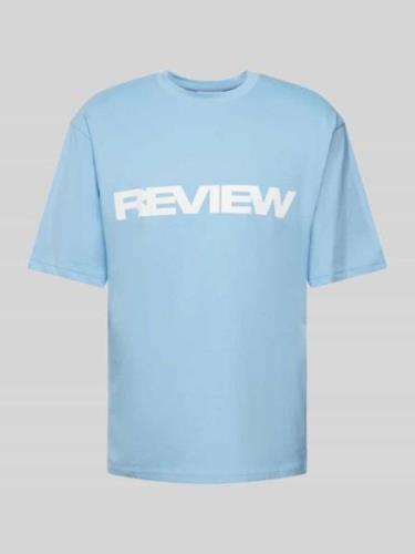 REVIEW T-Shirt mit Label-Print in Rauchblau, Größe L