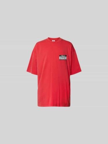 VETEMENTS Oversized T-Shirt mit Label-Print in Rot, Größe L