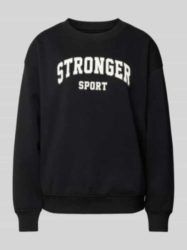 Stronger Oversized Sweatshirt mit Label-Print in Black, Größe M