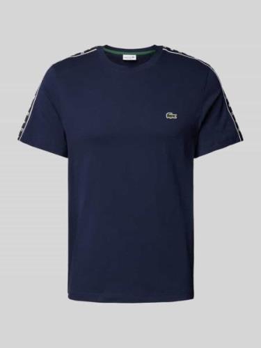 Lacoste T-Shirt mit Label-Stitching in Dunkelblau, Größe M