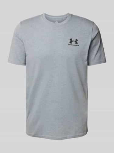 Under Armour T-Shirt mit Label-Print in Mittelgrau, Größe L