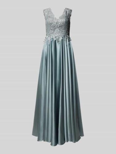 Luxuar Abendkleid mit Häkelspitze in Silber, Größe 32