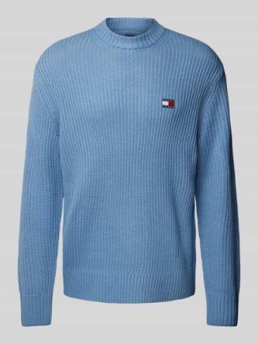 Tommy Jeans Strickpullover mit Label-Patch in Rauchblau, Größe L