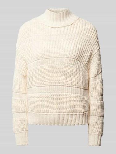 Marc Cain Strickpullover mit Turtleneck in Ecru, Größe 34