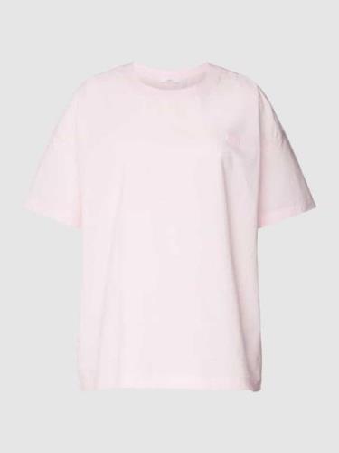 Jake*s Casual T-Shirt mit Statement-Patch in Lavender, Größe 40