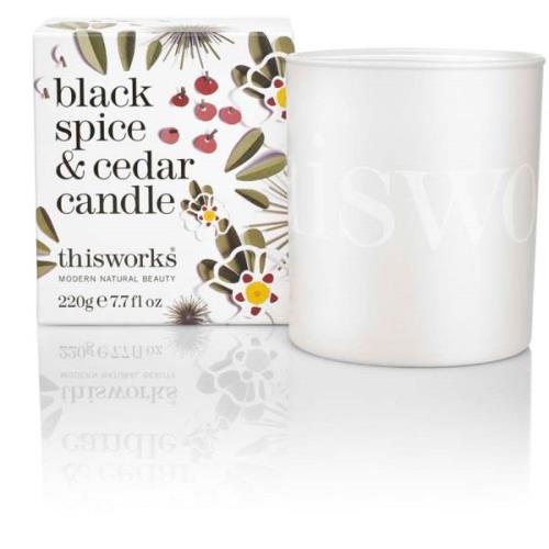 This Works Candle Black Spice & Cedar 220 g