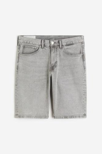 H&M Jeansshorts Regular Denimgrau in Größe W 30. Farbe: Denim grey
