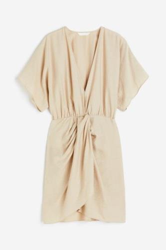 H&M Kleid mit V-Ausschnitt Hellbeige, Alltagskleider in Größe XS. Farb...