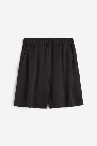 H&M Shorts aus Seidenmischung Schwarz in Größe 34. Farbe: Black