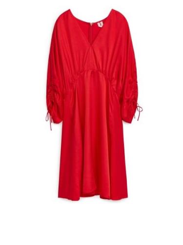 Arket Kleid aus Lyocell-Mischung Rot, Alltagskleider in Größe 42. Farb...