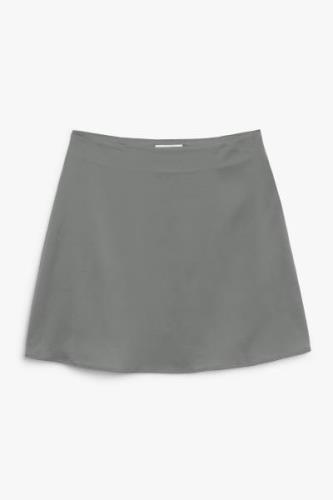 Monki Grauer Minirock aus Satin Grau, Röcke in Größe 48. Farbe: Grey