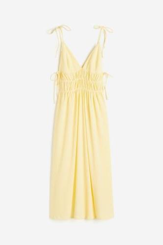 H&M Kleid mit Bindedetail Hellgelb, Alltagskleider in Größe L. Farbe: ...