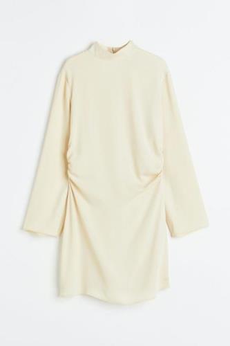 H&M Kleid mit Raffungen Hellbeige, Alltagskleider in Größe 34. Farbe: ...