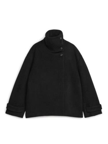 Arket Flauschige Jacke aus Wollmischung Schwarz, Jacken in Größe 42. F...