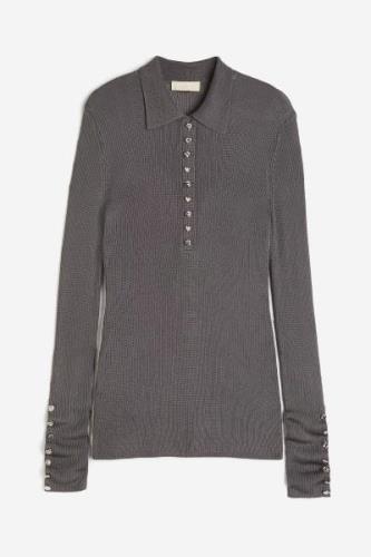 H&M Pullover mit Zierknöpfen Dunkelgrau in Größe L. Farbe: Dark grey