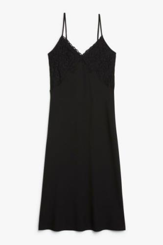 Monki Slipdress in Midi-Länge mit Spitzendetails Schwarz, Alltagskleid...