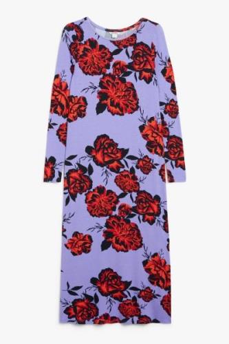 Monki Langarmkleid aus Jersey Flieder mit roten Rosen, Alltagskleider ...