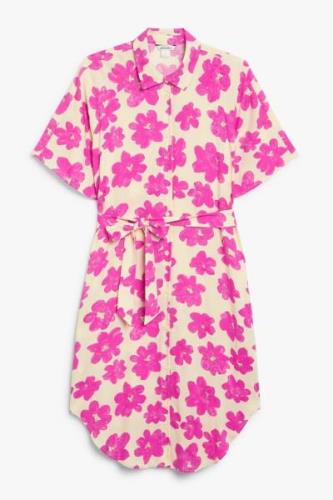 Monki Rosa geblümtes Midi-Hemdkleid Magentafarbenes Blumenmuster, Allt...