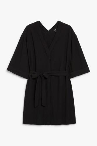 Monki Kurzes Kleid mit Gürtel Schwarz, Alltagskleider in Größe XXL. Fa...