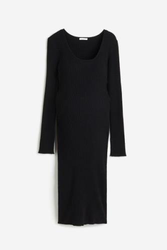 H&M MAMA Geripptes Strickkleid Schwarz, Kleider in Größe L. Farbe: Bla...