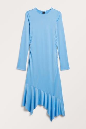 Monki Asymmetrisches Kleid mit langen Ärmeln Hellblau, Alltagskleider ...