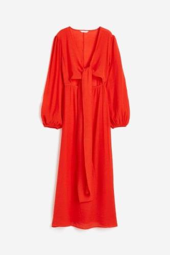 H&M Gecrinkeltes Kleid mit Bindedetail Rot, Alltagskleider in Größe M....