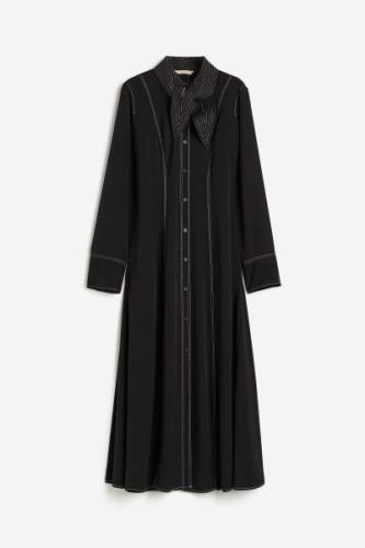 H&M Twillkleid mit Schalkragen Schwarz, Alltagskleider in Größe XS. Fa...