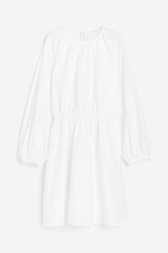 H&M Kleid mit Broderie Anglaise Weiß, Alltagskleider in Größe XL. Farb...