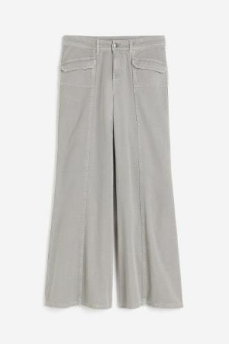 H&M Weite Twillhose Grau, Chinohosen in Größe 44. Farbe: Grey