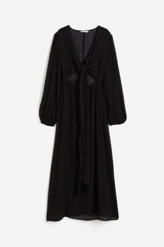 H&M Gecrinkeltes Kleid mit Bindedetail Schwarz, Alltagskleider in Größ...