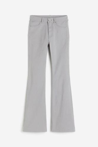 H&M Ausgestellte Twillhose Grau, Chinohosen in Größe 42. Farbe: Grey