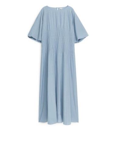 Arket Kurzärmliges Maxikleid Blau, Alltagskleider in Größe 44. Farbe: ...