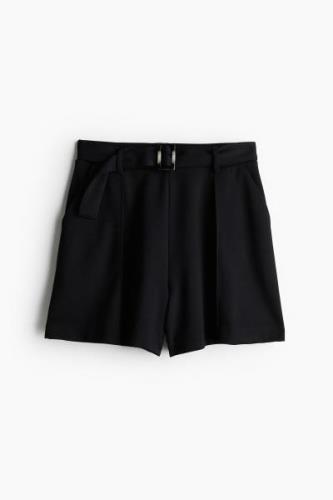 H&M Pull-on-Shorts mit Gürtel Schwarz in Größe XL. Farbe: Black