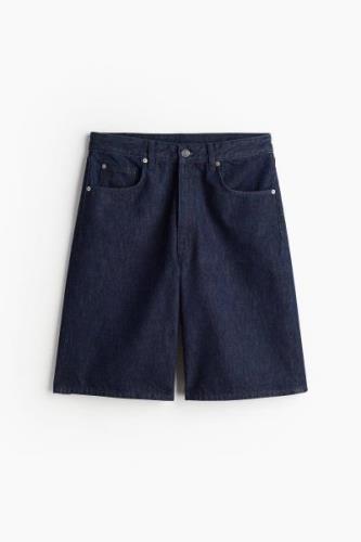 H&M Knielange Jeansshorts Dunkles Denimblau in Größe 34. Farbe: Dark d...