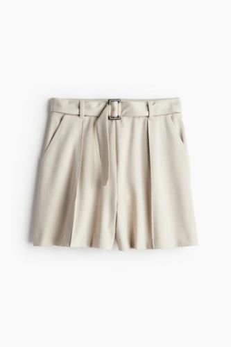 H&M Pull-on-Shorts mit Gürtel Hellbeige in Größe XL. Farbe: Light beig...