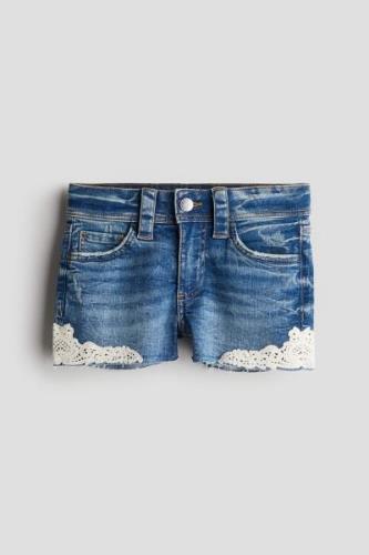 H&M Jeansshorts Denimblau/Spitze in Größe 164. Farbe: Denim blue/lace