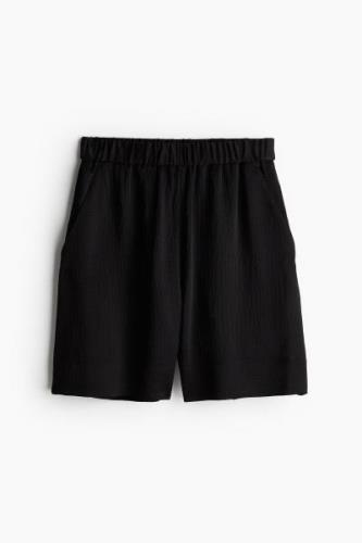 H&M Shorts aus Seidenmischung Schwarz in Größe 36. Farbe: Black 005