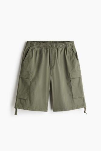 H&M Cargoshorts aus Twill in Loose Fit Khakigrün Größe XL. Farbe: Khak...