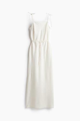 H&M Slipkleid aus Satin mit Bindedetail Cremefarben, Alltagskleider in...