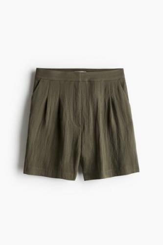 H&M Knielange Shorts Dunkles Khakigrün in Größe 36. Farbe: Dark khaki ...