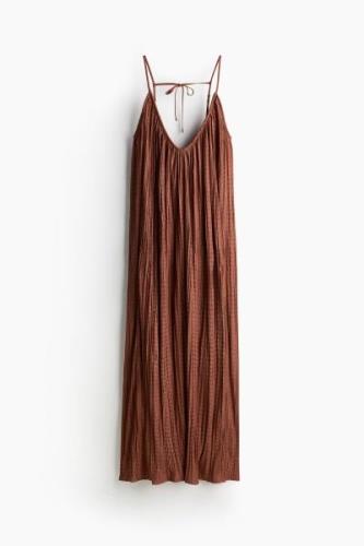 H&M Plissiertes Trägerkleid Rostbraun, Alltagskleider in Größe XXL. Fa...