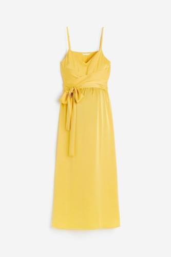 H&M MAMA Langes Satinkleid Gelb, Kleider in Größe XL. Farbe: Yellow